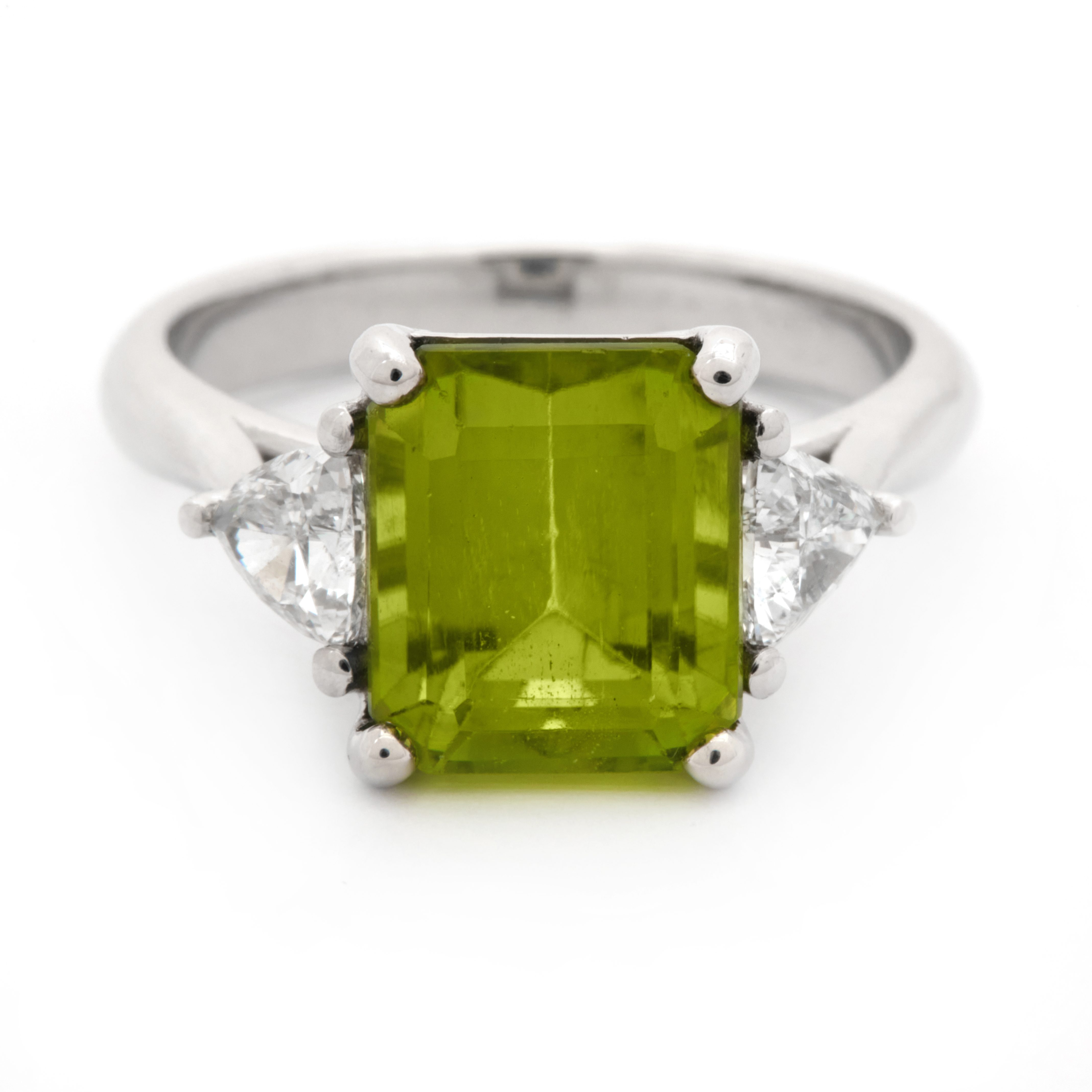 Inel TRIAD din aur alb de 18k cu peridot si diamante (IGI)