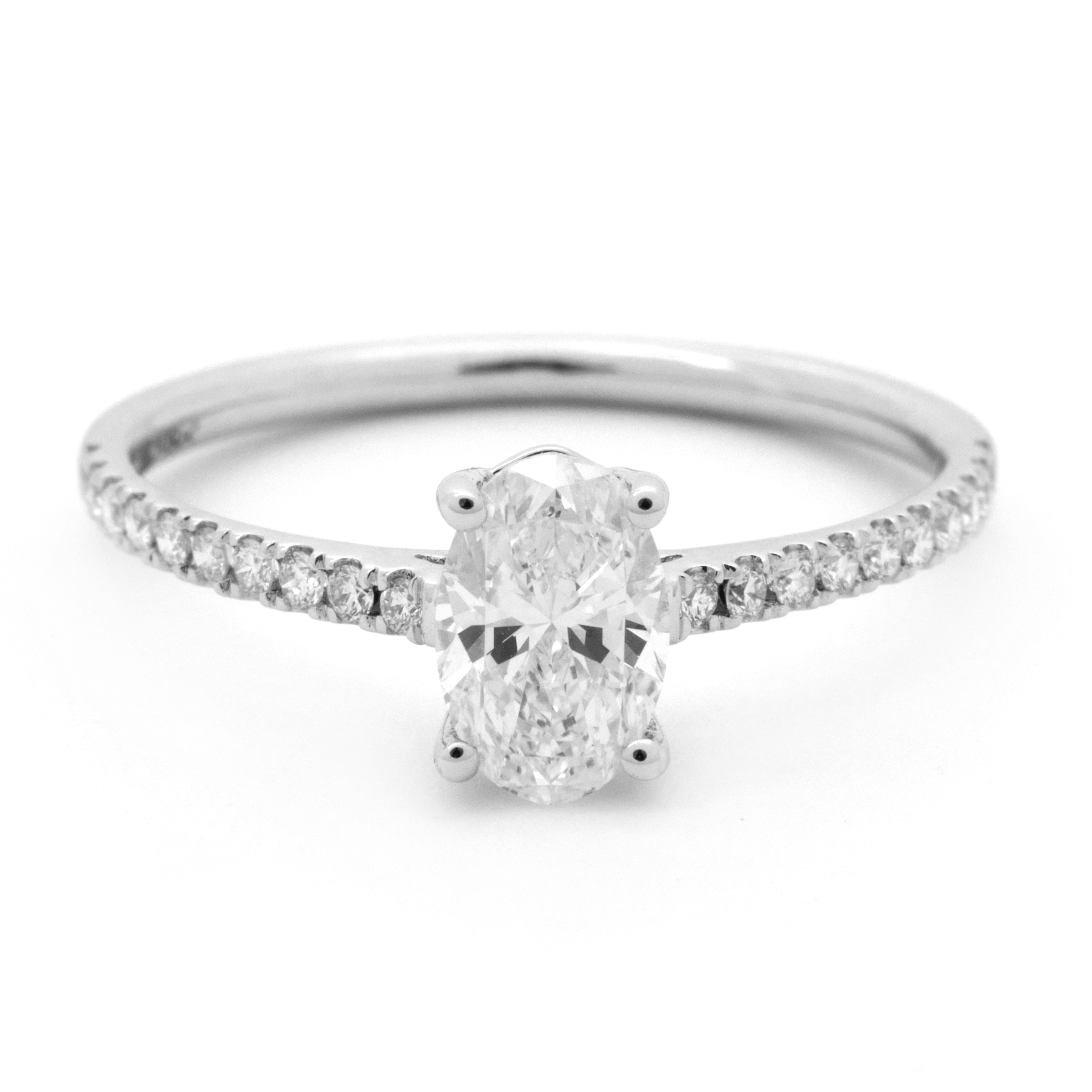 Inel DIAMONDS din aur alb de 18k cu diamant central de 0.7 ct. (GIA)