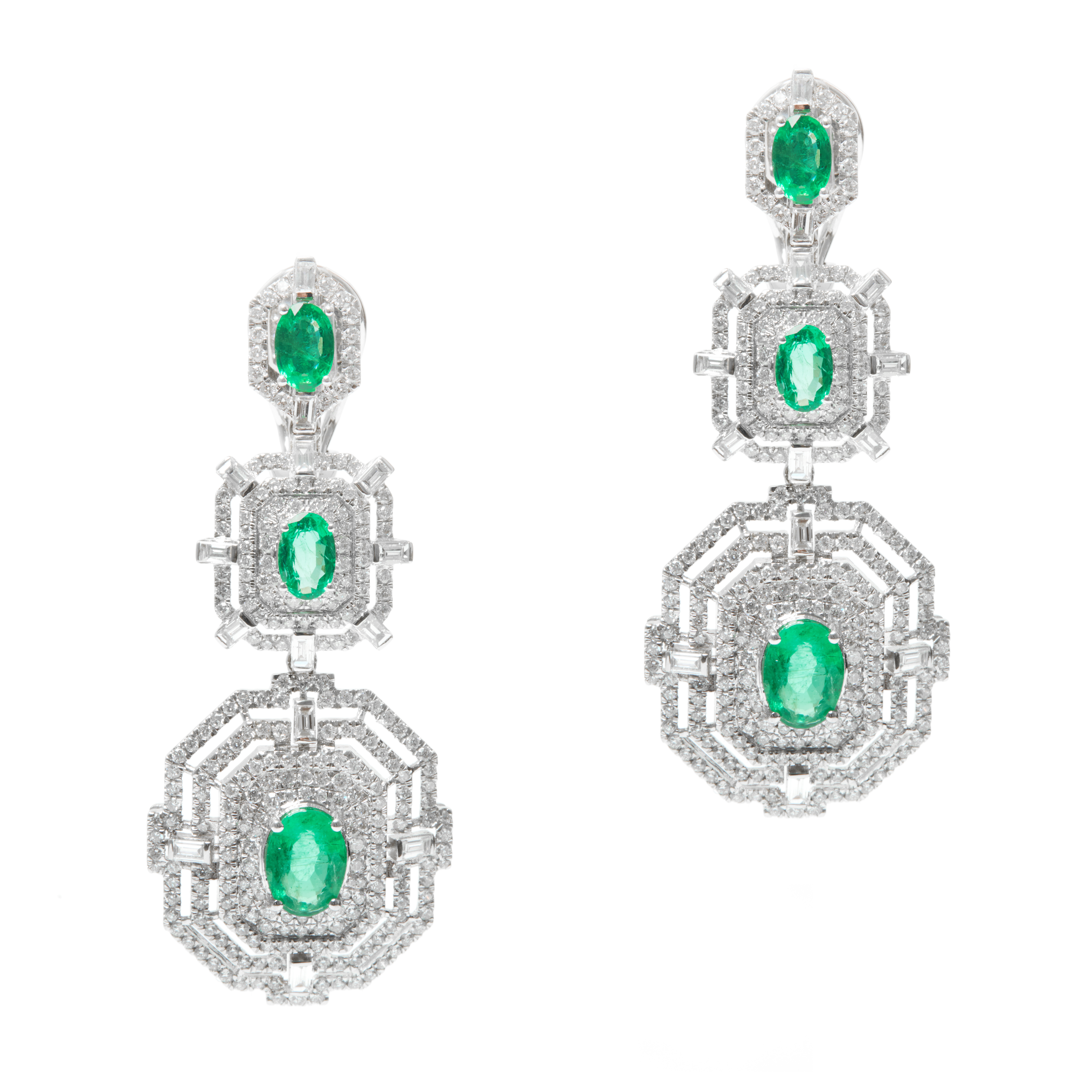 Cercei GALA din aur alb de 18k cu smaralde (3.86 ct.) si diamante (3.91 ct.)