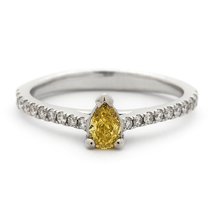 INEL DIAMONDS din aur alb de 18k cu un diamant galben de 0.24 ct. si diamante anturaj